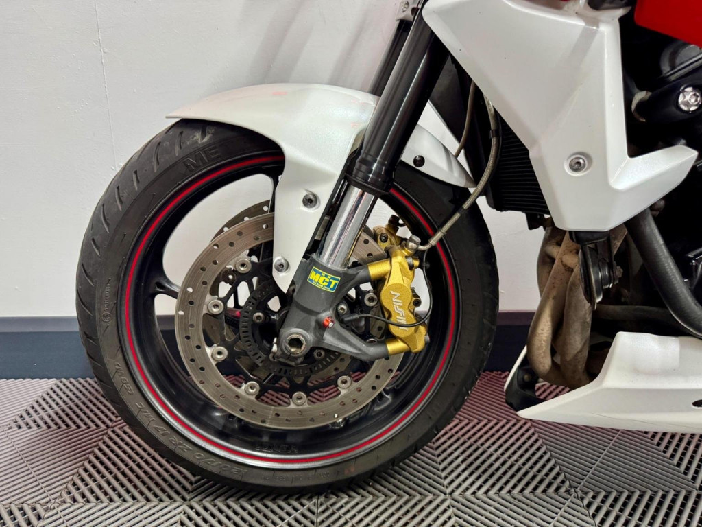 TRIUMPH STREET TRIPLE 675