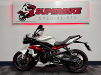 TRIUMPH STREET TRIPLE 675