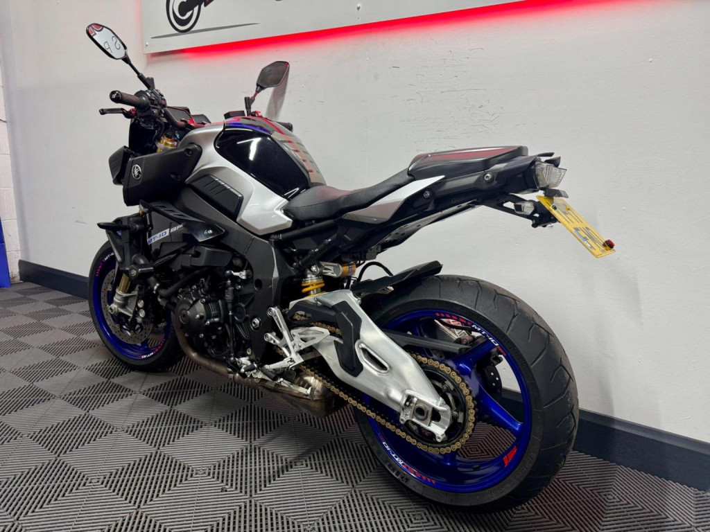 YAMAHA MT-10