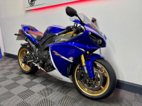 YAMAHA R1