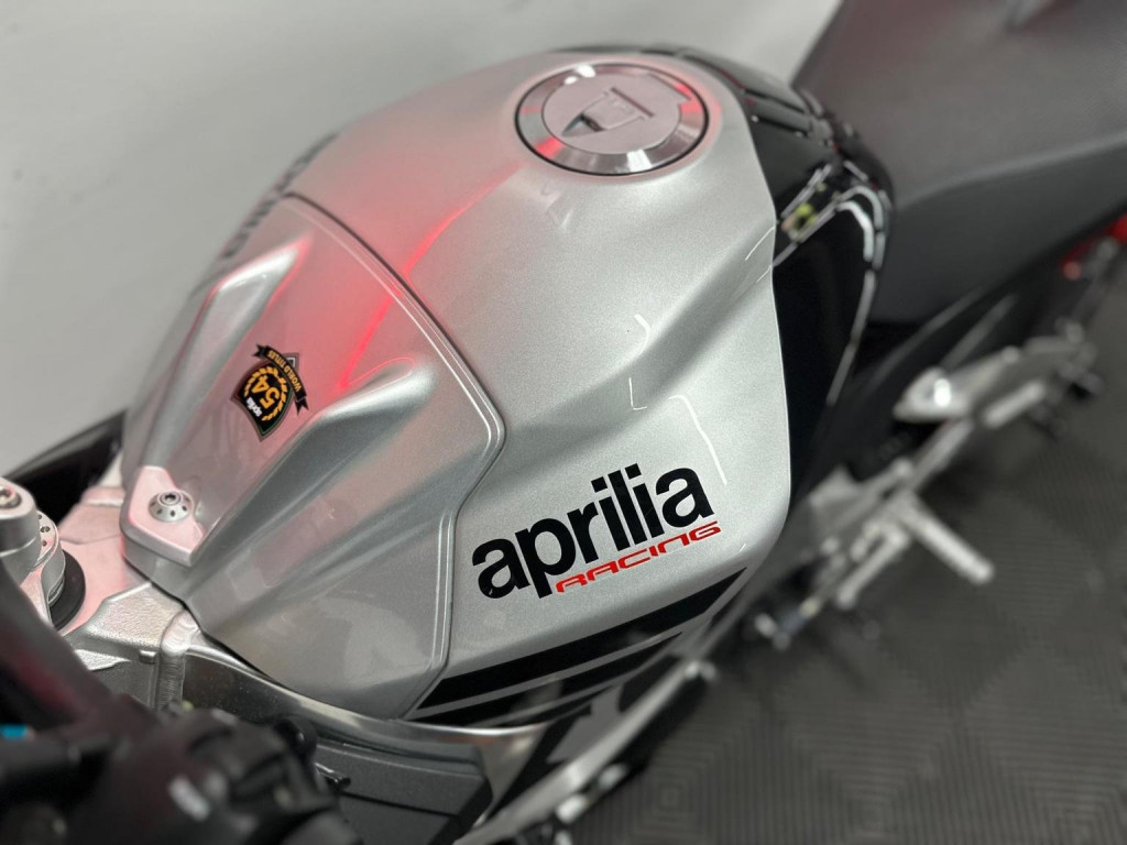 APRILIA Tuono 1100 V4