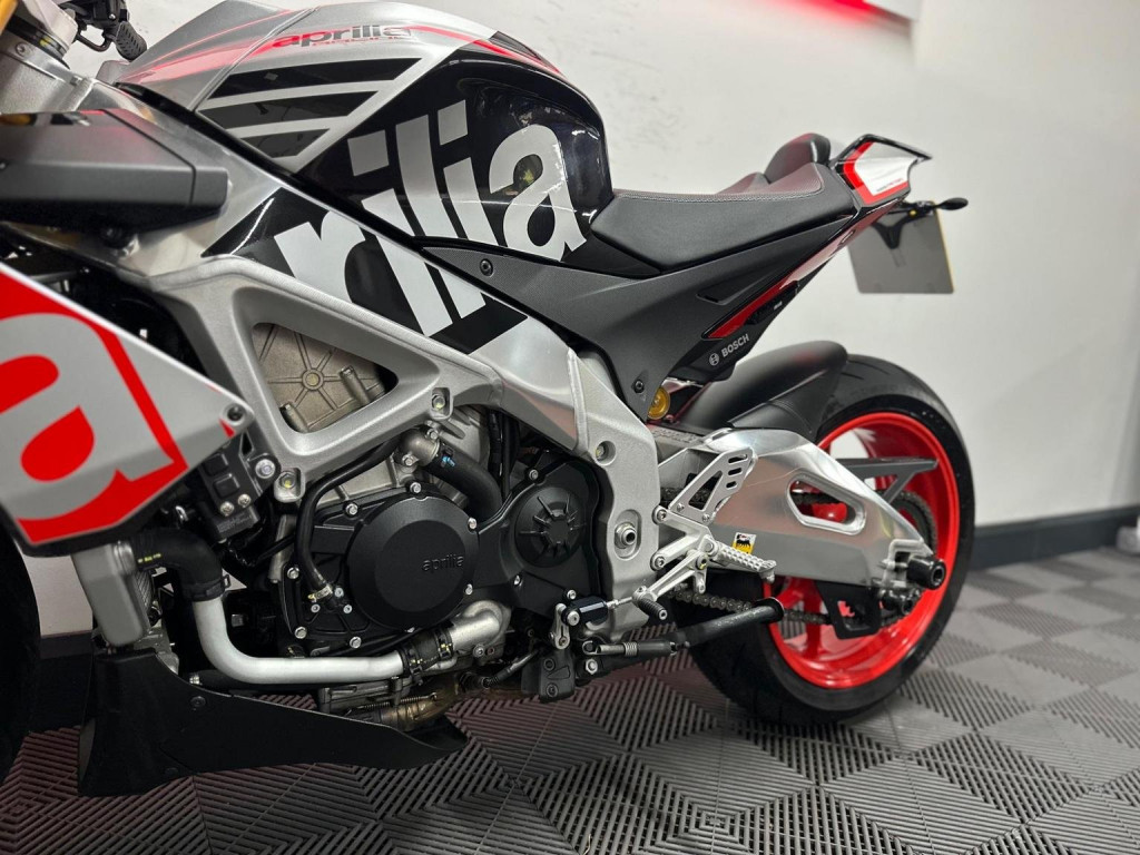 APRILIA Tuono 1100 V4