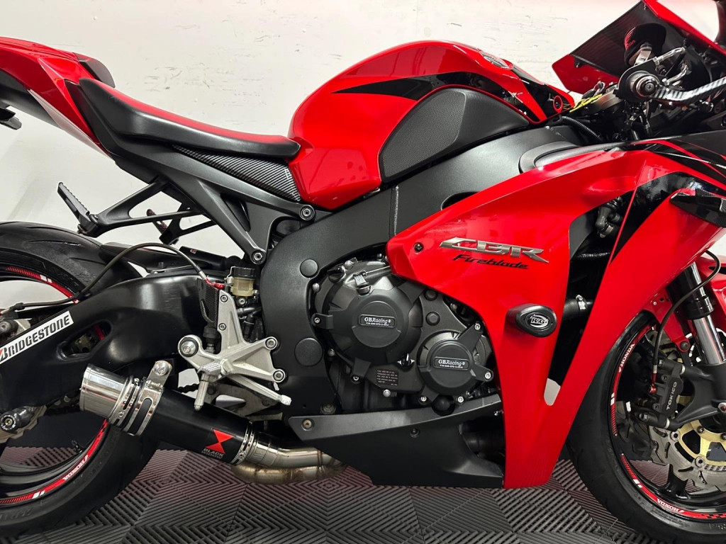 HONDA CBR1000RR Fireblade