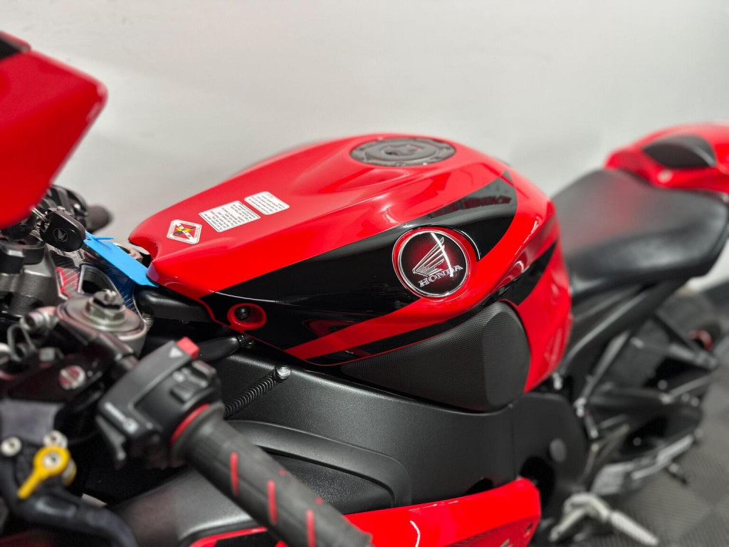 HONDA CBR1000RR Fireblade
