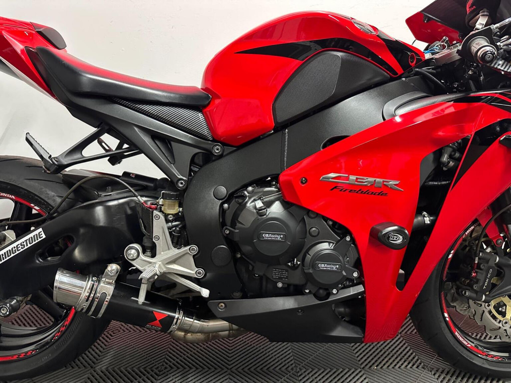 HONDA CBR1000RR Fireblade
