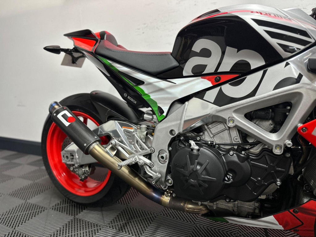 APRILIA Tuono 1100 V4