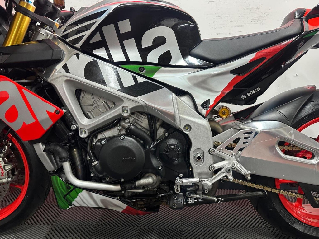 APRILIA Tuono 1100 V4