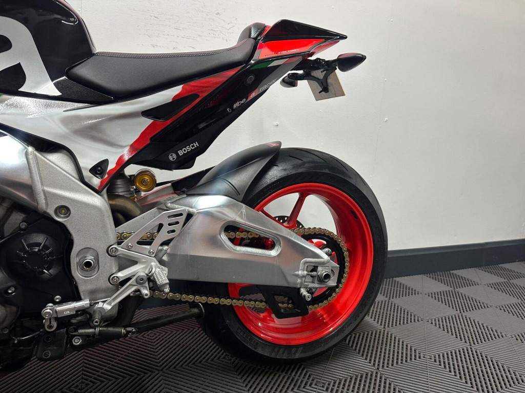 APRILIA Tuono 1100 V4