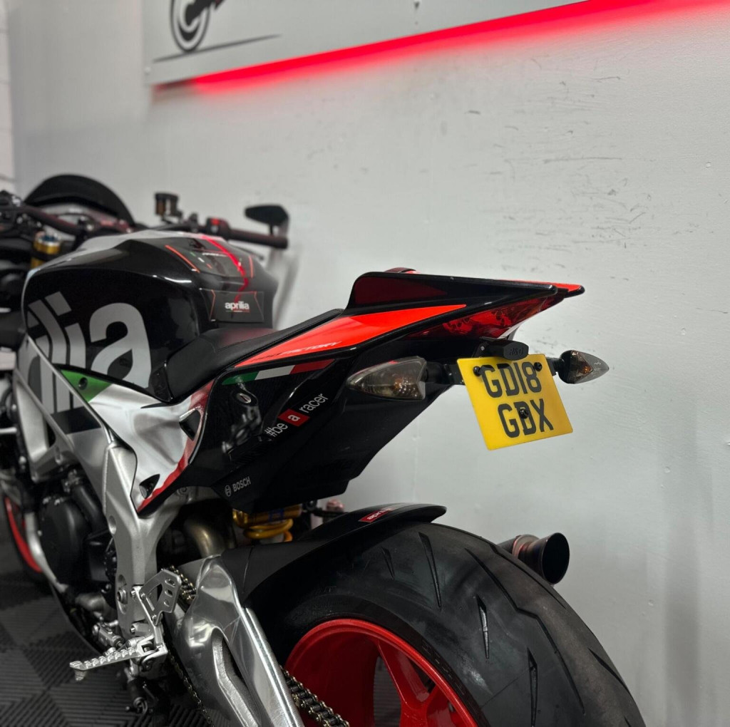 APRILIA Tuono 1100 V4