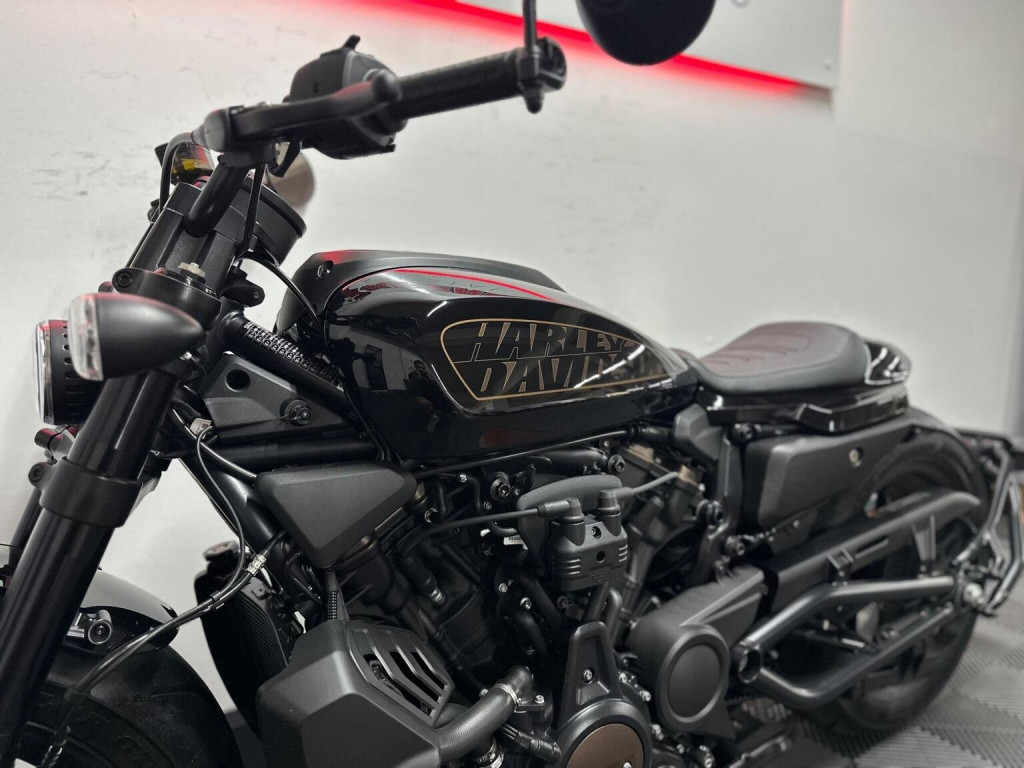 HARLEY-DAVIDSON Sportster