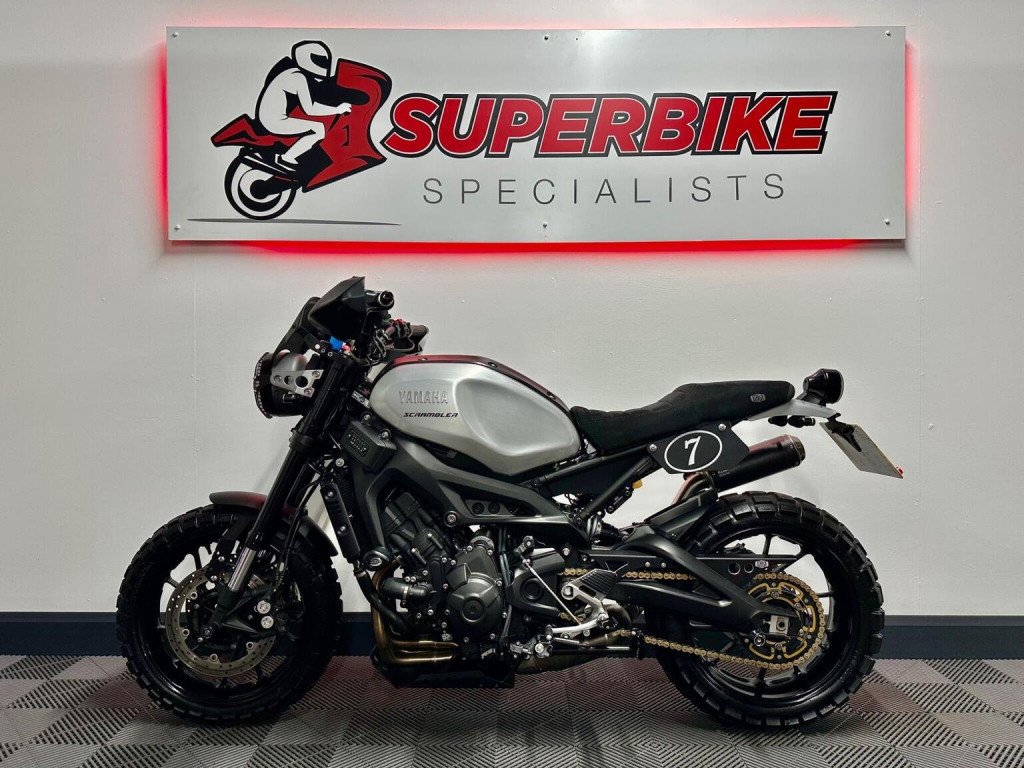 YAMAHA XSR900