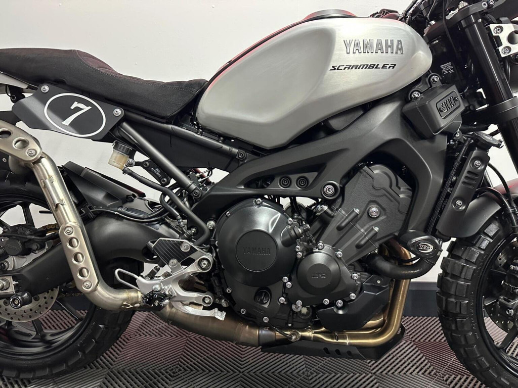 YAMAHA XSR900