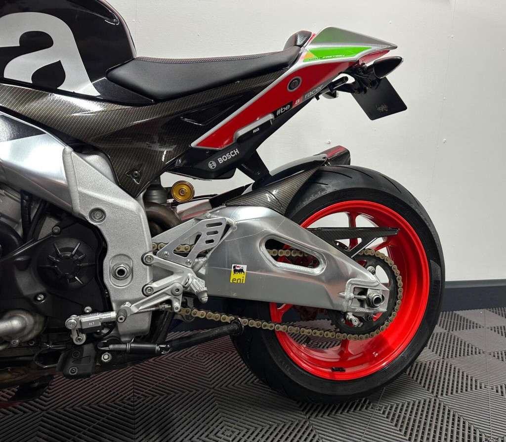 APRILIA Tuono 1100 V4