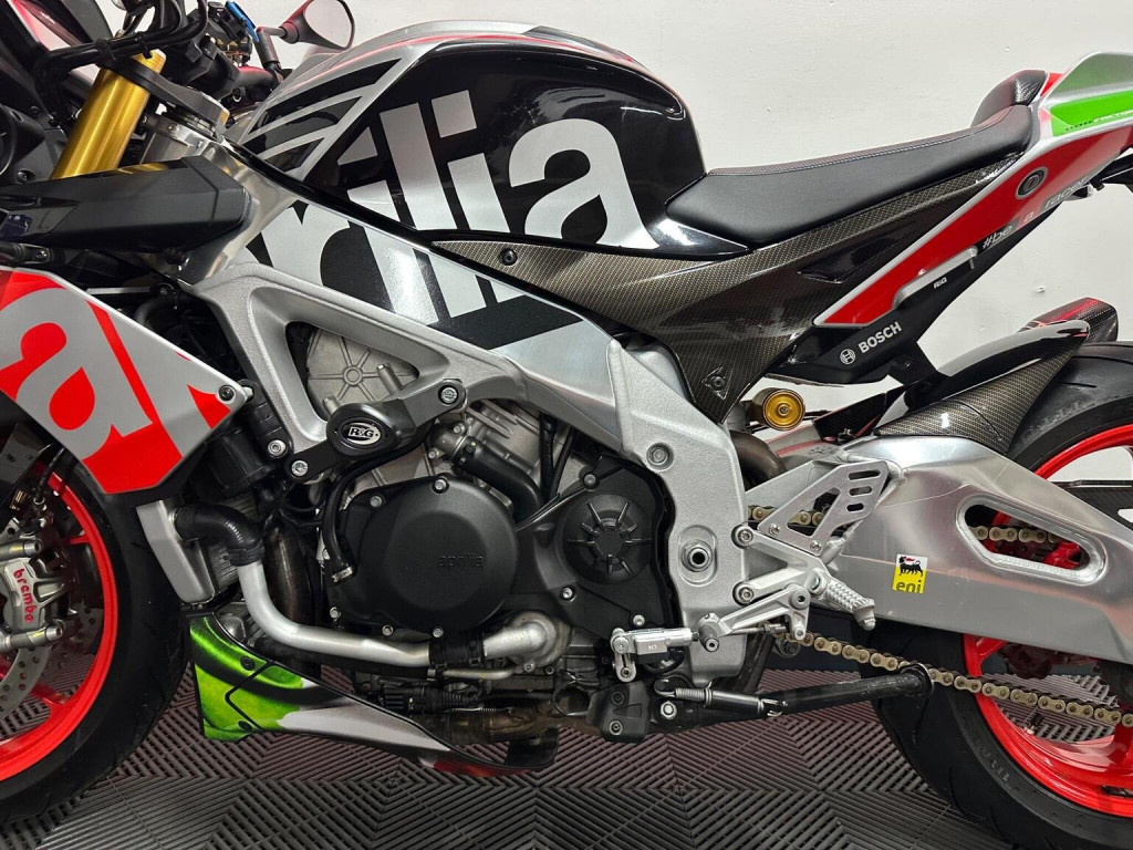 APRILIA Tuono 1100 V4