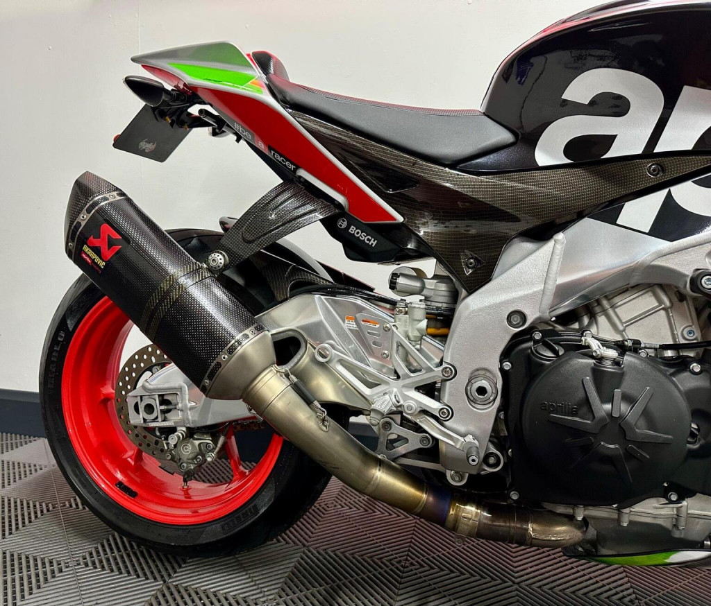 APRILIA Tuono 1100 V4