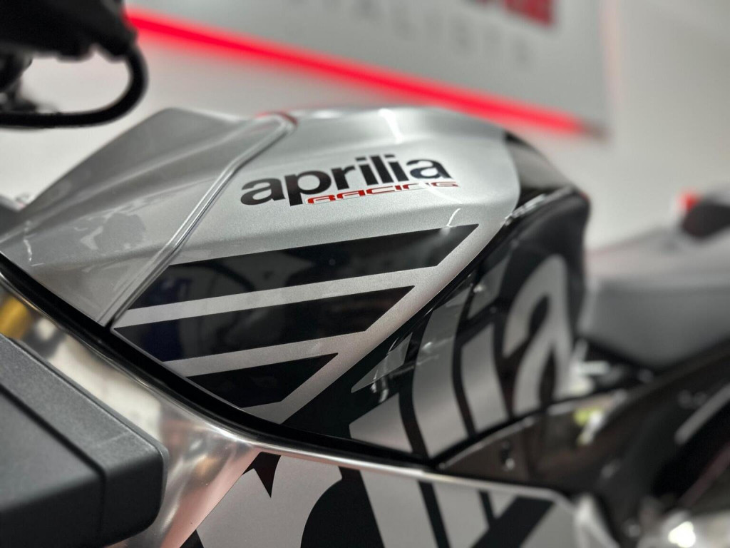 APRILIA Tuono 1100 V4