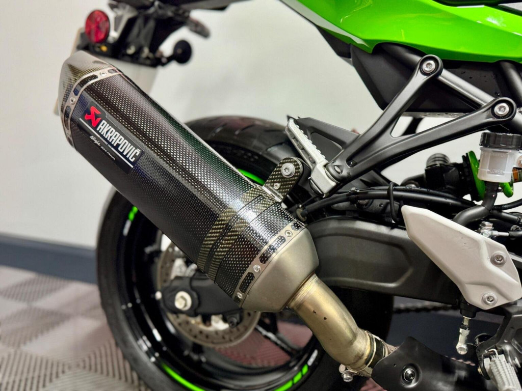 KAWASAKI NINJA ZX-4RR