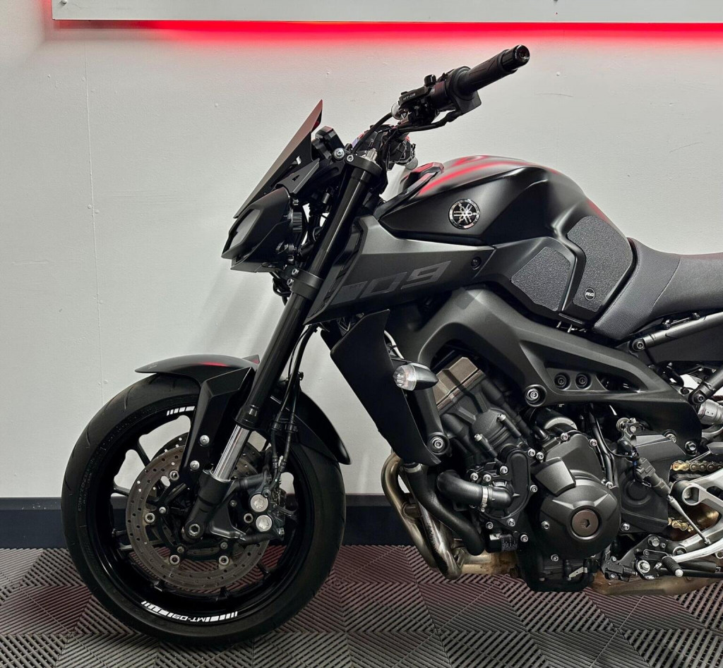 YAMAHA MT-09