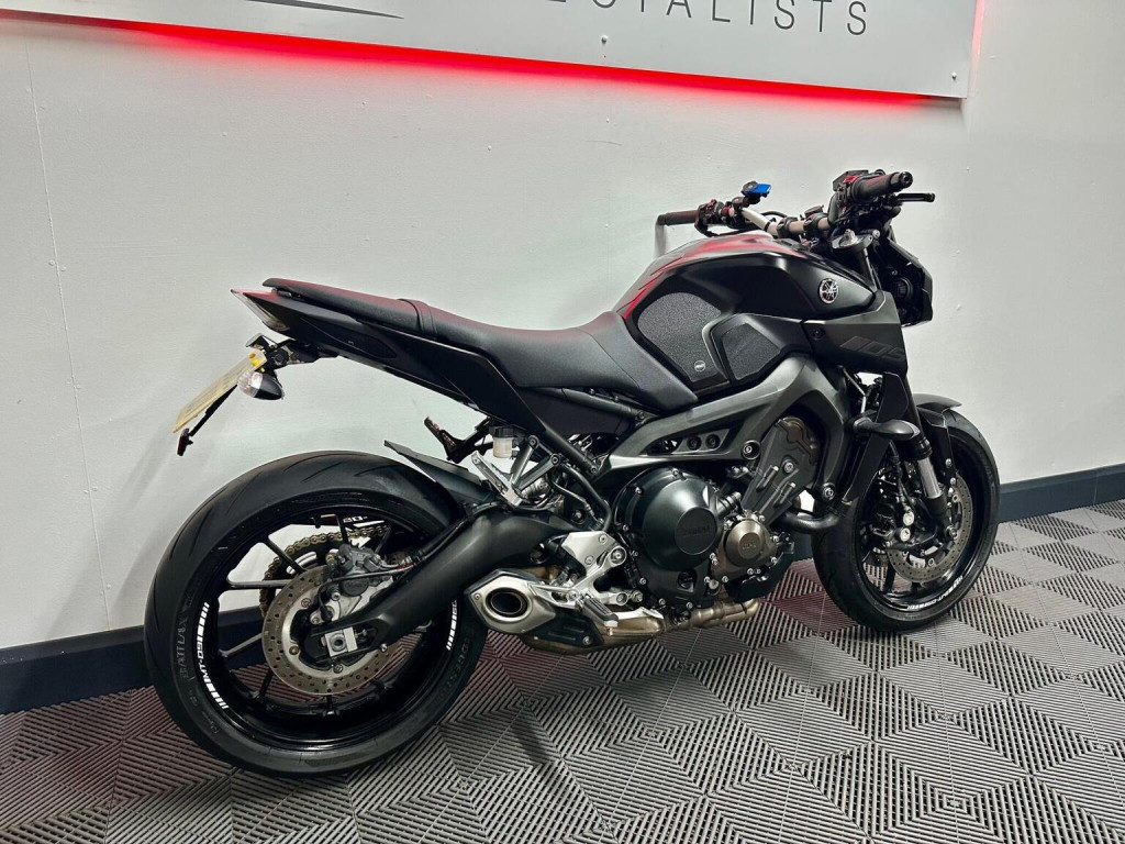 YAMAHA MT-09