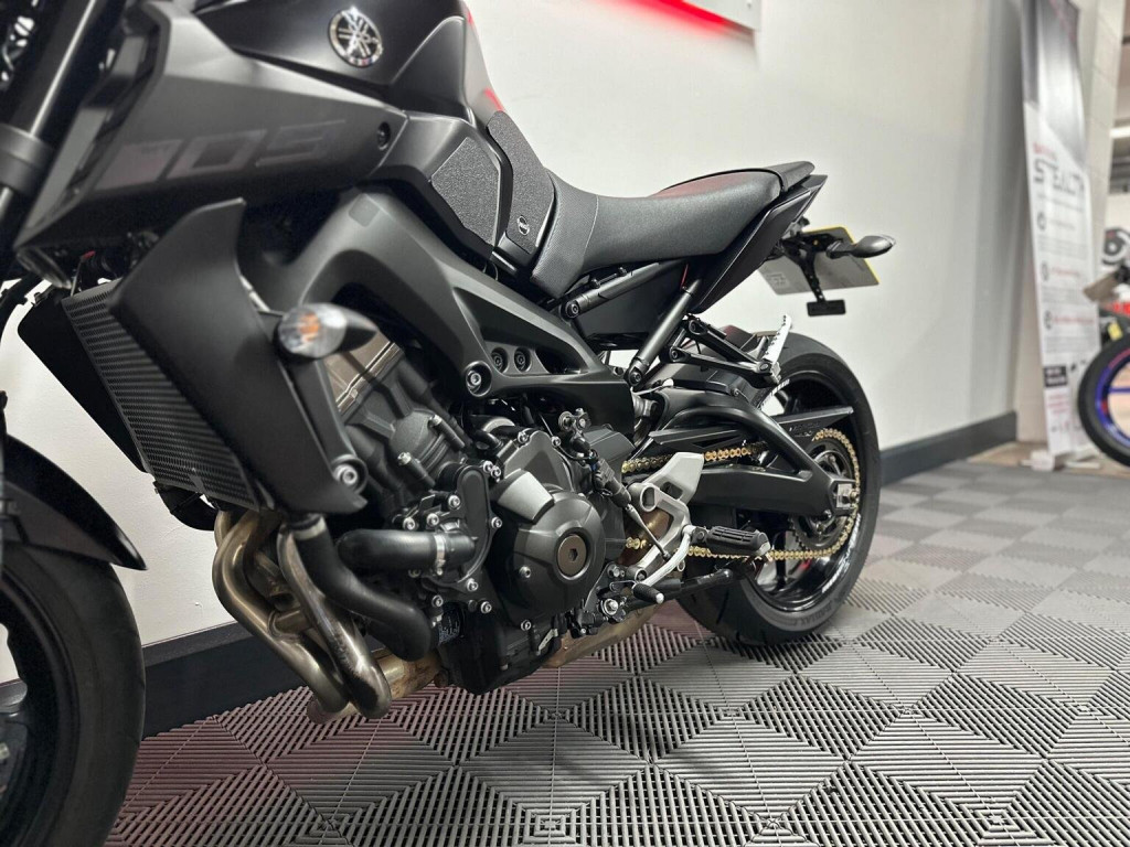 YAMAHA MT-09