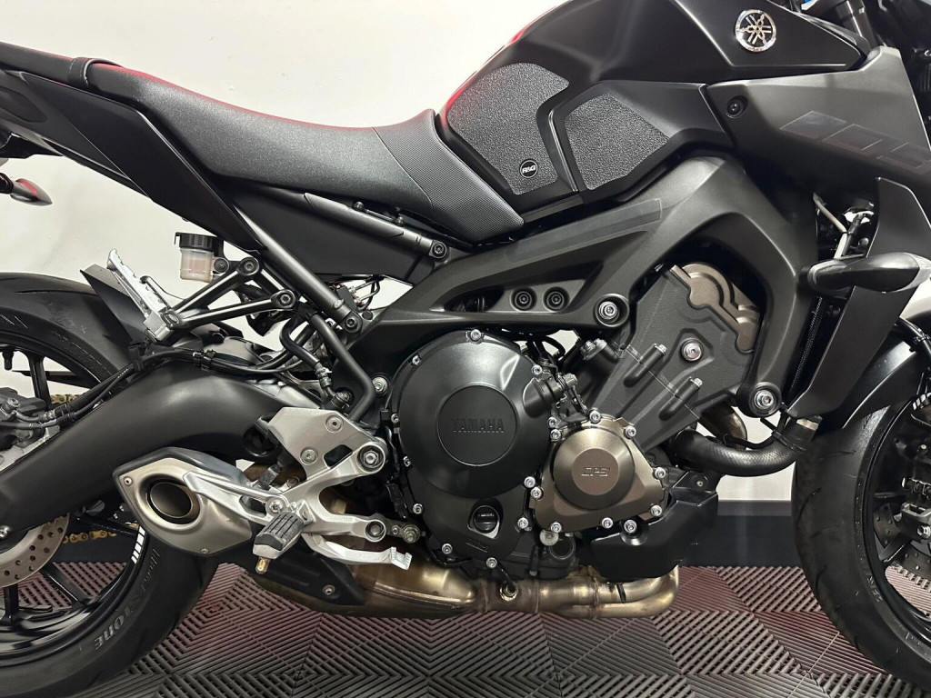 YAMAHA MT-09