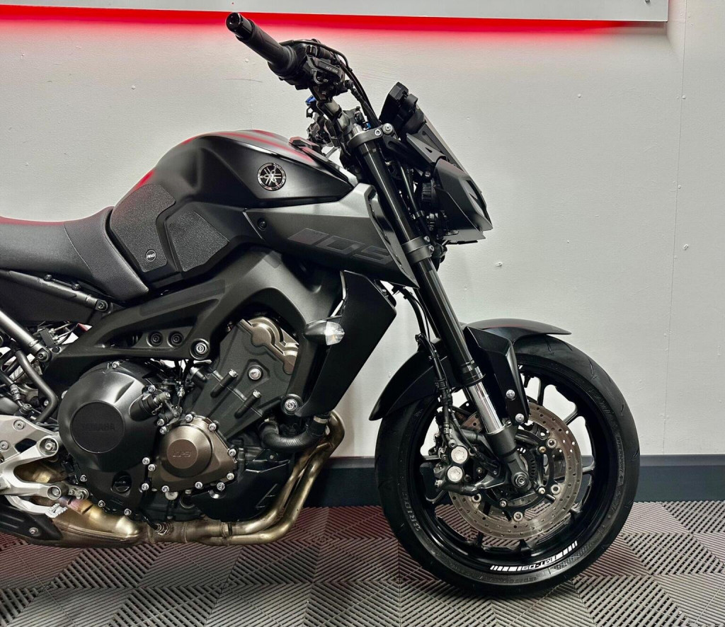 YAMAHA MT-09