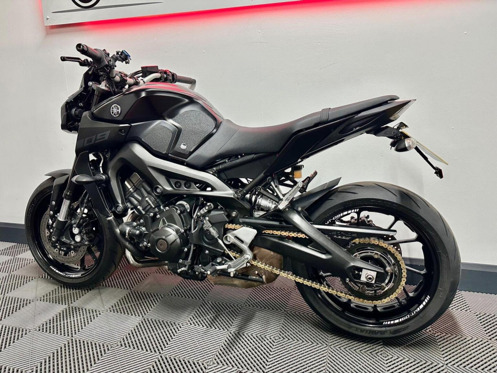 YAMAHA MT-09