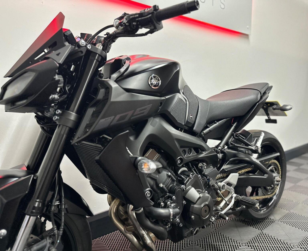 YAMAHA MT-09