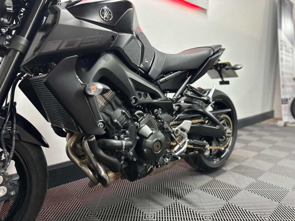 YAMAHA MT-09