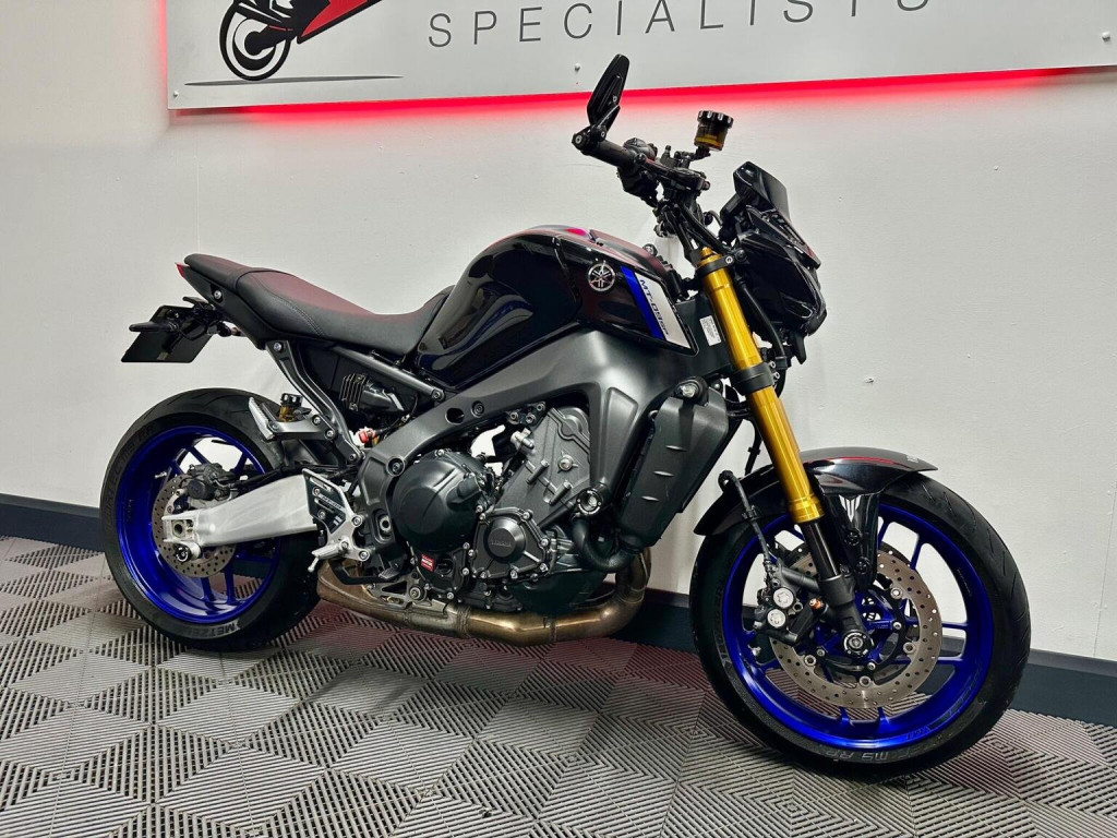 YAMAHA MT-09