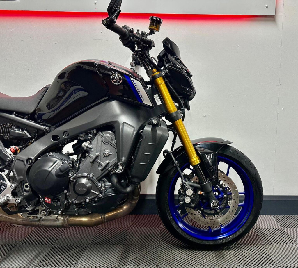 YAMAHA MT-09