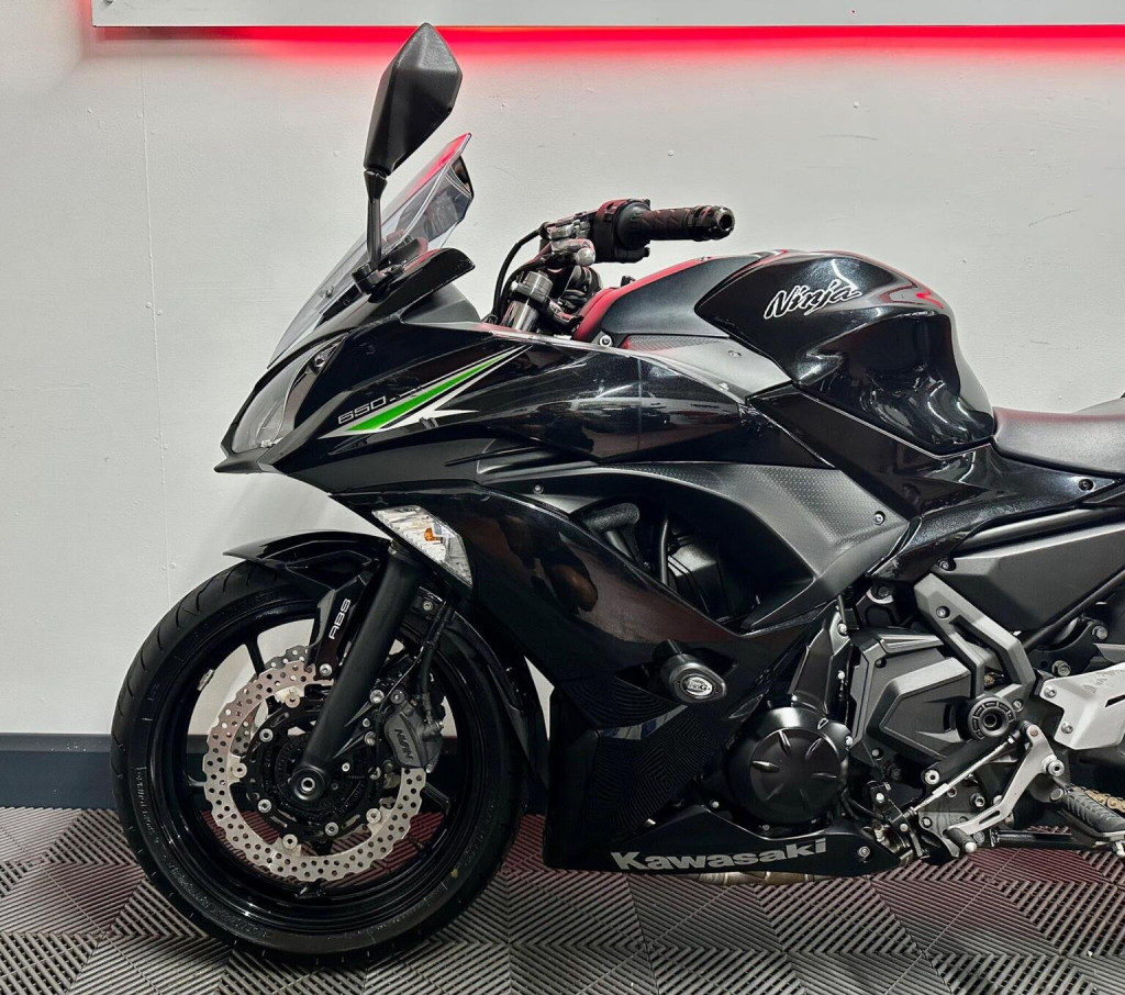 KAWASAKI Ninja 650