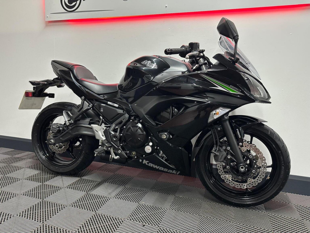KAWASAKI Ninja 650