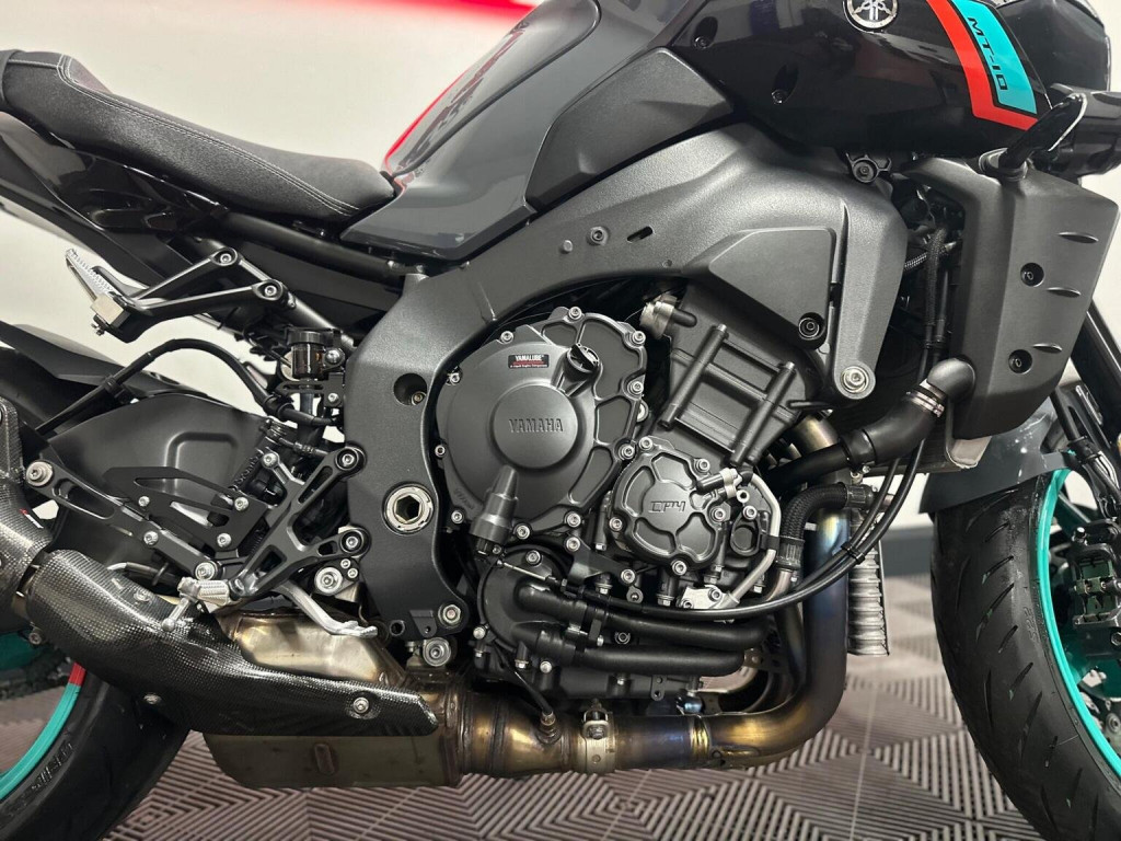 YAMAHA MT-10