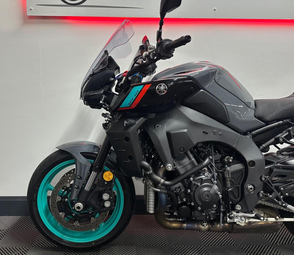 YAMAHA MT-10