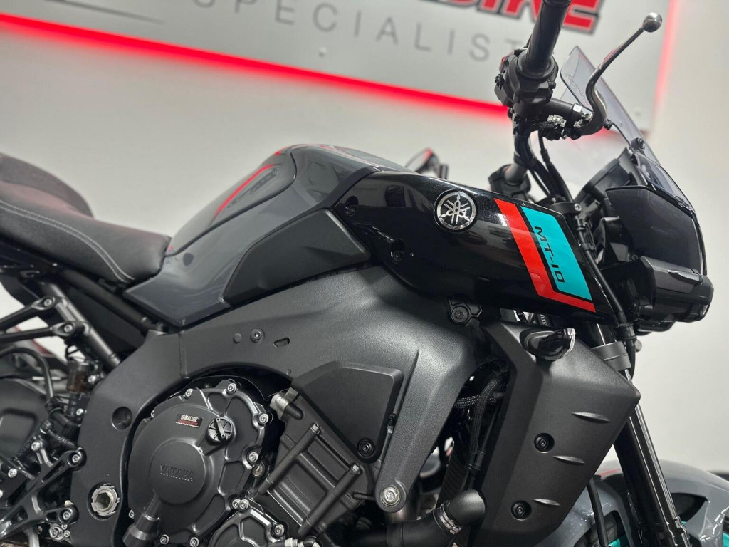 YAMAHA MT-10