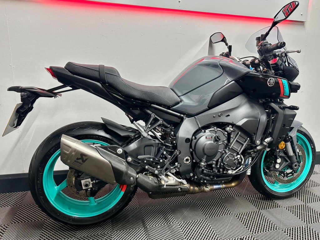 YAMAHA MT-10