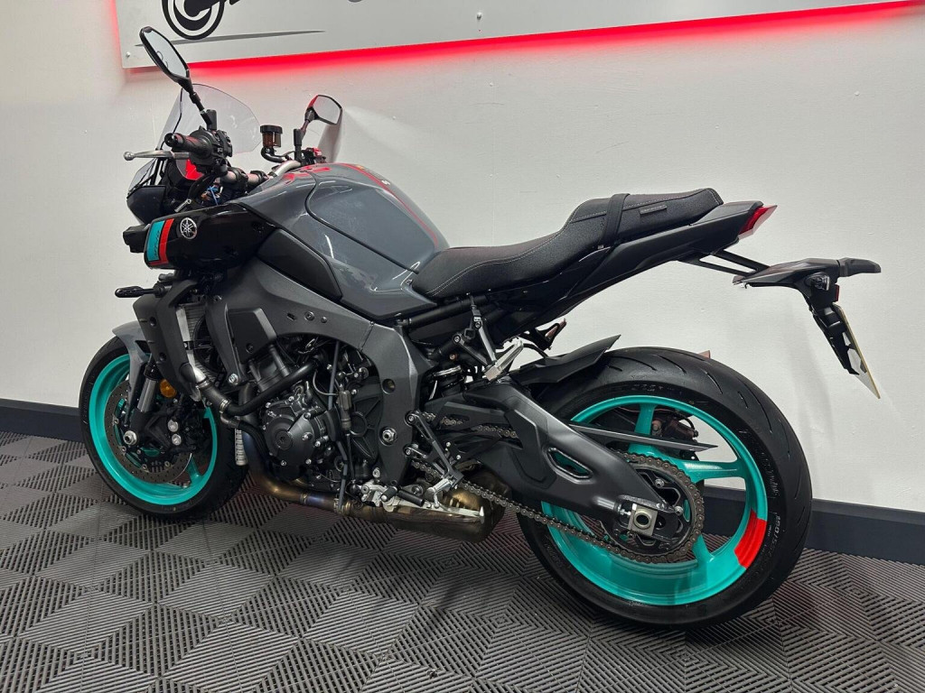 YAMAHA MT-10