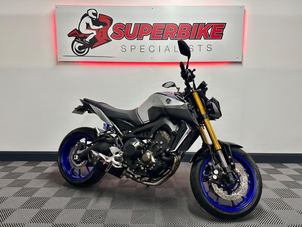 YAMAHA MT-09