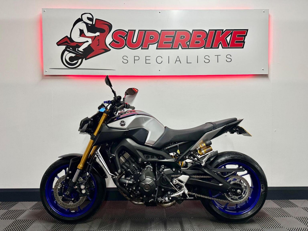 YAMAHA MT-09