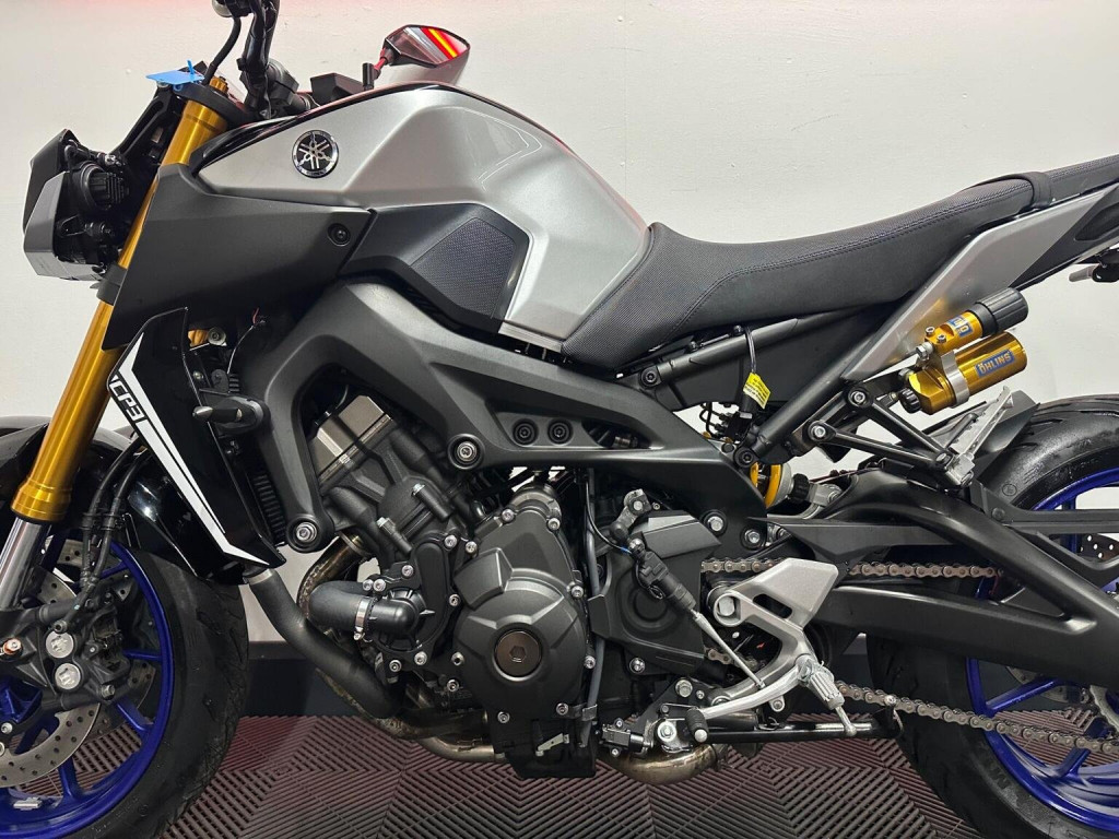YAMAHA MT-09