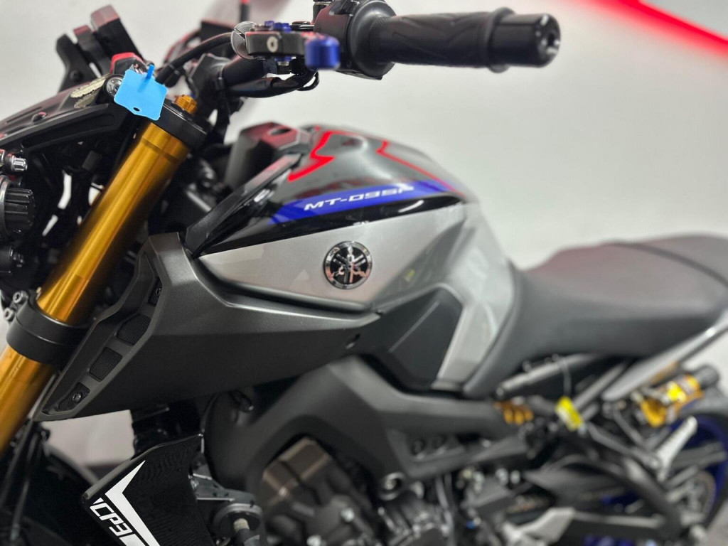 YAMAHA MT-09