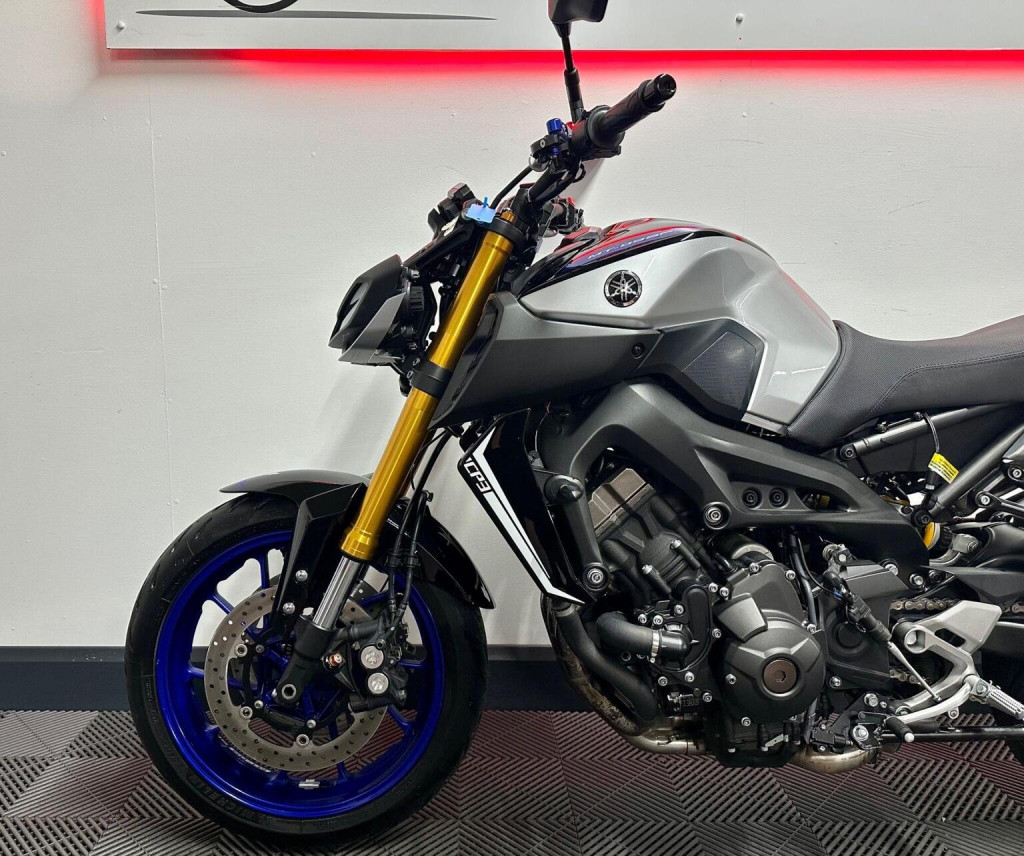 YAMAHA MT-09