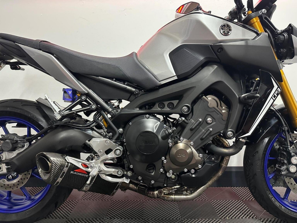 YAMAHA MT-09