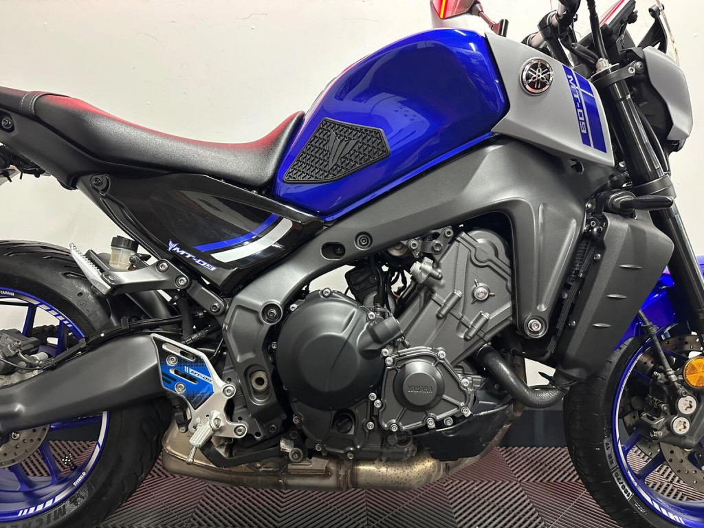 YAMAHA MT-09