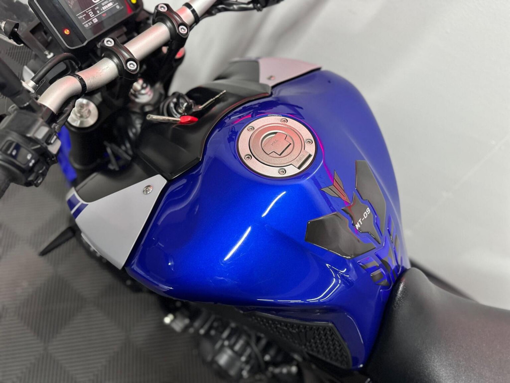 YAMAHA MT-09