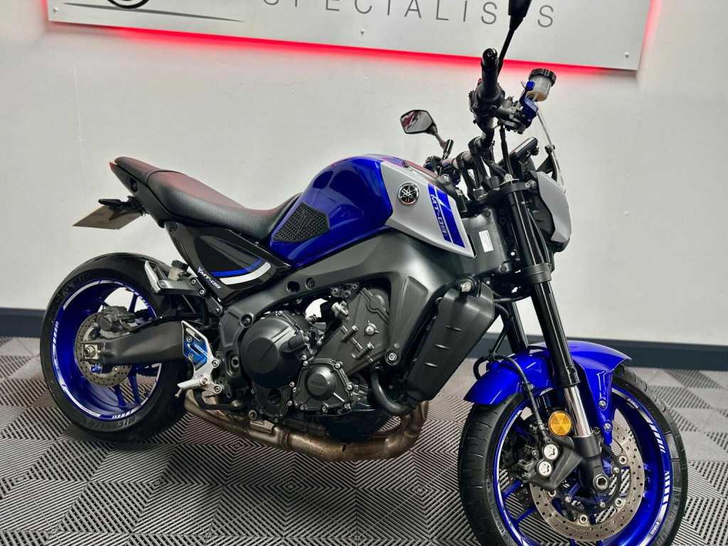 YAMAHA MT-09