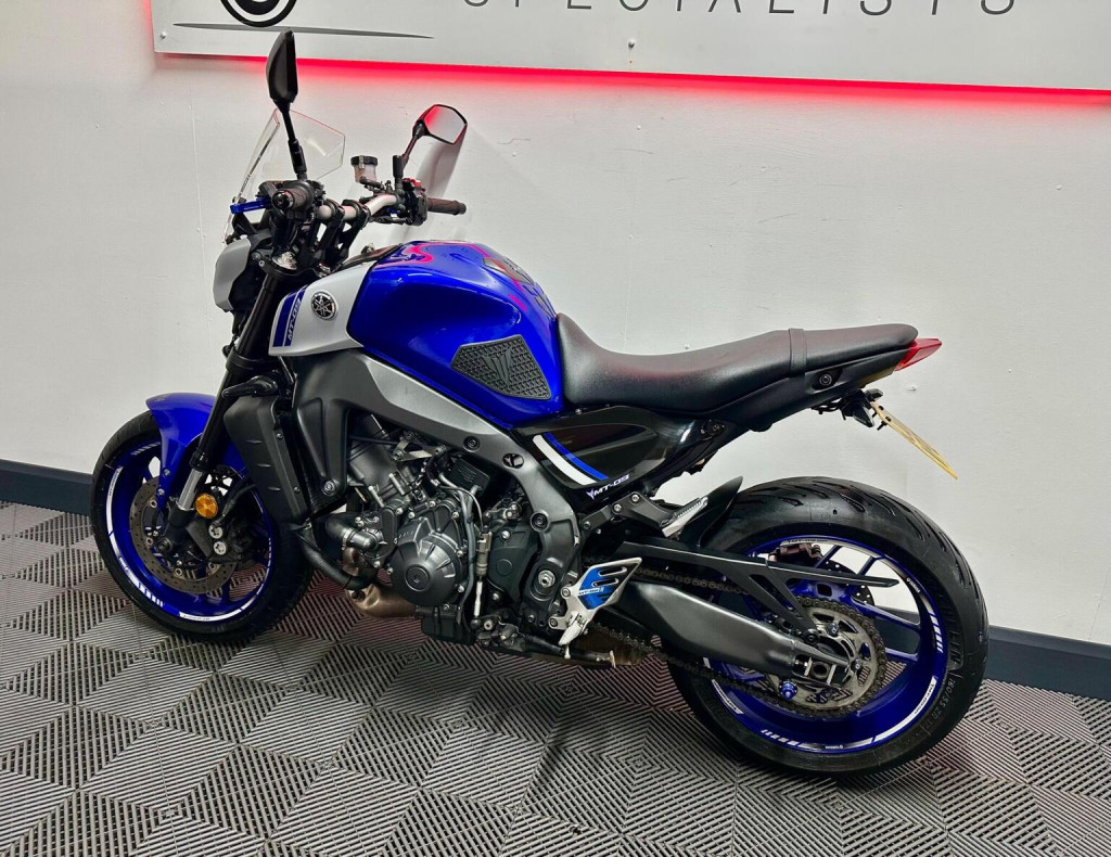 YAMAHA MT-09