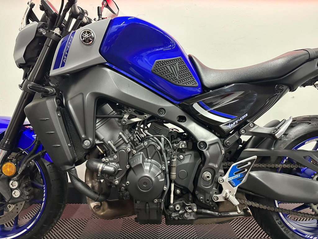 YAMAHA MT-09