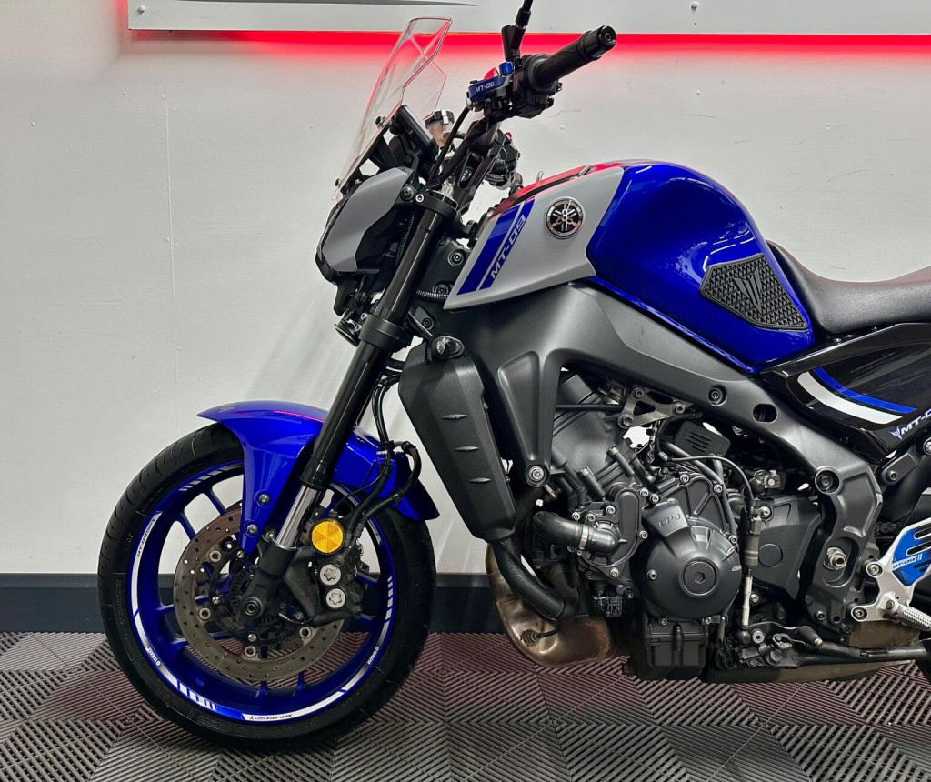 YAMAHA MT-09